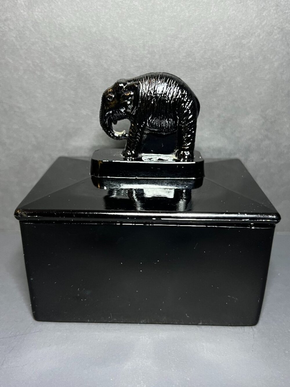 Vintage 1930s L.E. Smith Black Amethyst Glass Elephant Cigarette Box w/ Lid